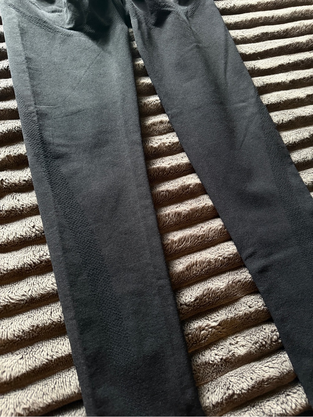HALARA Black High-Rise Seamless Leggings with Butt Scrunch - Picture 8 of 8